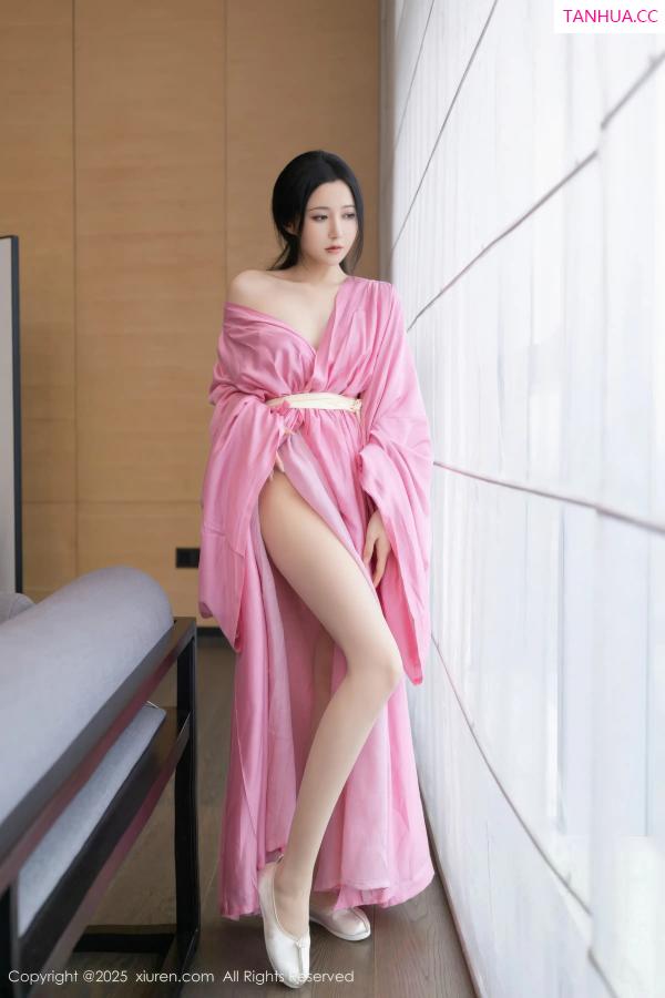鱼子酱fish  [XiuRen]高清写真图 2025.11.28 No.11049 鱼子酱Fish 粉色月影纱第31张图片